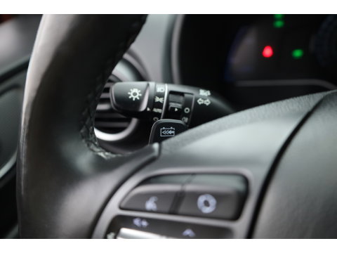 Hyundai KONA EV Premium 64 kWh | Rijklaar ! |SOH 96.6% | Warmtepomp | HUD | Krell | Adapt. Cruise | Camera | Stoel- Stuurverw. | Keyless | Leder