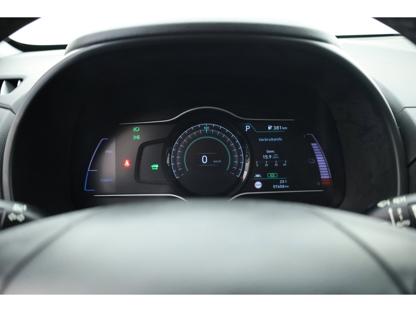 Hyundai KONA EV Premium 64 kWh | Rijklaar ! |SOH 96.6% | Warmtepomp | HUD | Krell | Adapt. Cruise | Camera | Stoel- Stuurverw. | Keyless | Leder