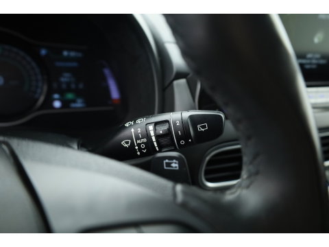 Hyundai KONA EV Premium 64 kWh | Rijklaar ! |SOH 96.6% | Warmtepomp | HUD | Krell | Adapt. Cruise | Camera | Stoel- Stuurverw. | Keyless | Leder