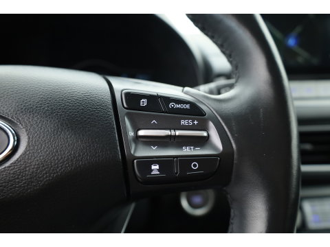 Hyundai KONA EV Premium 64 kWh | Rijklaar ! |SOH 96.6% | Warmtepomp | HUD | Krell | Adapt. Cruise | Camera | Stoel- Stuurverw. | Keyless | Leder