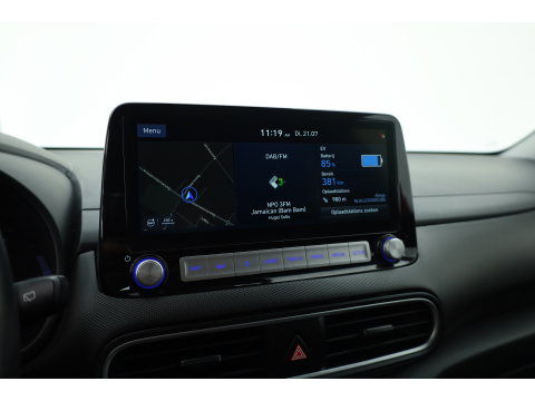 Hyundai KONA EV Premium 64 kWh | Rijklaar ! |SOH 96.6% | Warmtepomp | HUD | Krell | Adapt. Cruise | Camera | Stoel- Stuurverw. | Keyless | Leder