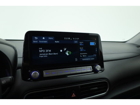 Hyundai KONA EV Premium 64 kWh | Rijklaar ! |SOH 96.6% | Warmtepomp | HUD | Krell | Adapt. Cruise | Camera | Stoel- Stuurverw. | Keyless | Leder