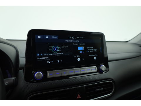 Hyundai KONA EV Premium 64 kWh | Rijklaar ! |SOH 96.6% | Warmtepomp | HUD | Krell | Adapt. Cruise | Camera | Stoel- Stuurverw. | Keyless | Leder