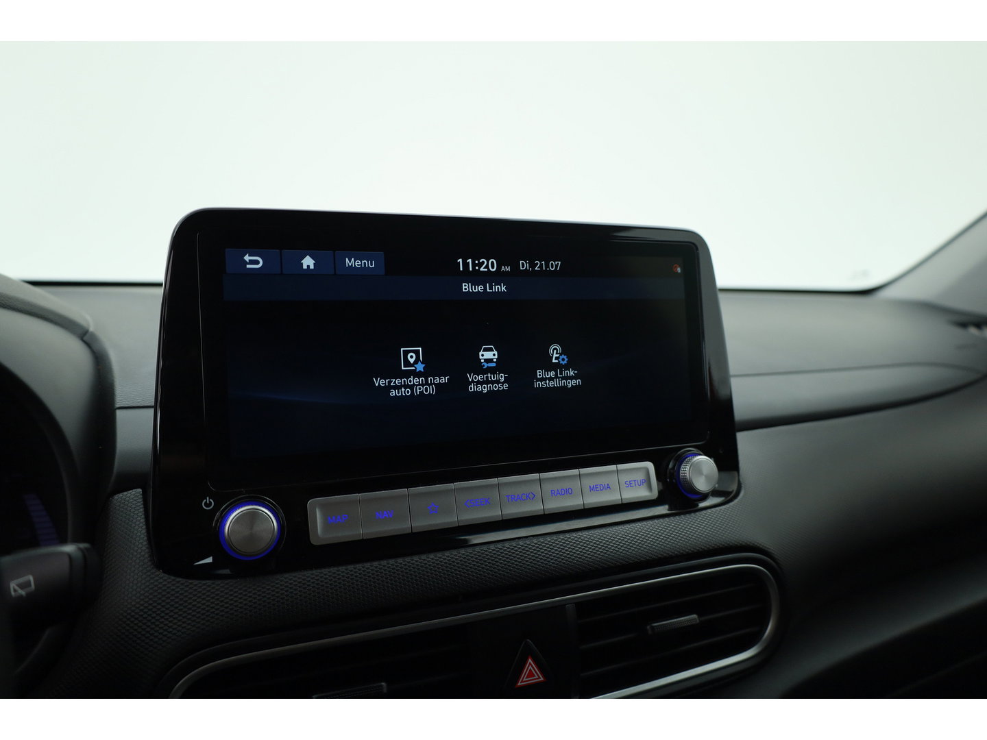 Hyundai KONA EV Premium 64 kWh | Rijklaar ! |SOH 96.6% | Warmtepomp | HUD | Krell | Adapt. Cruise | Camera | Stoel- Stuurverw. | Keyless | Leder