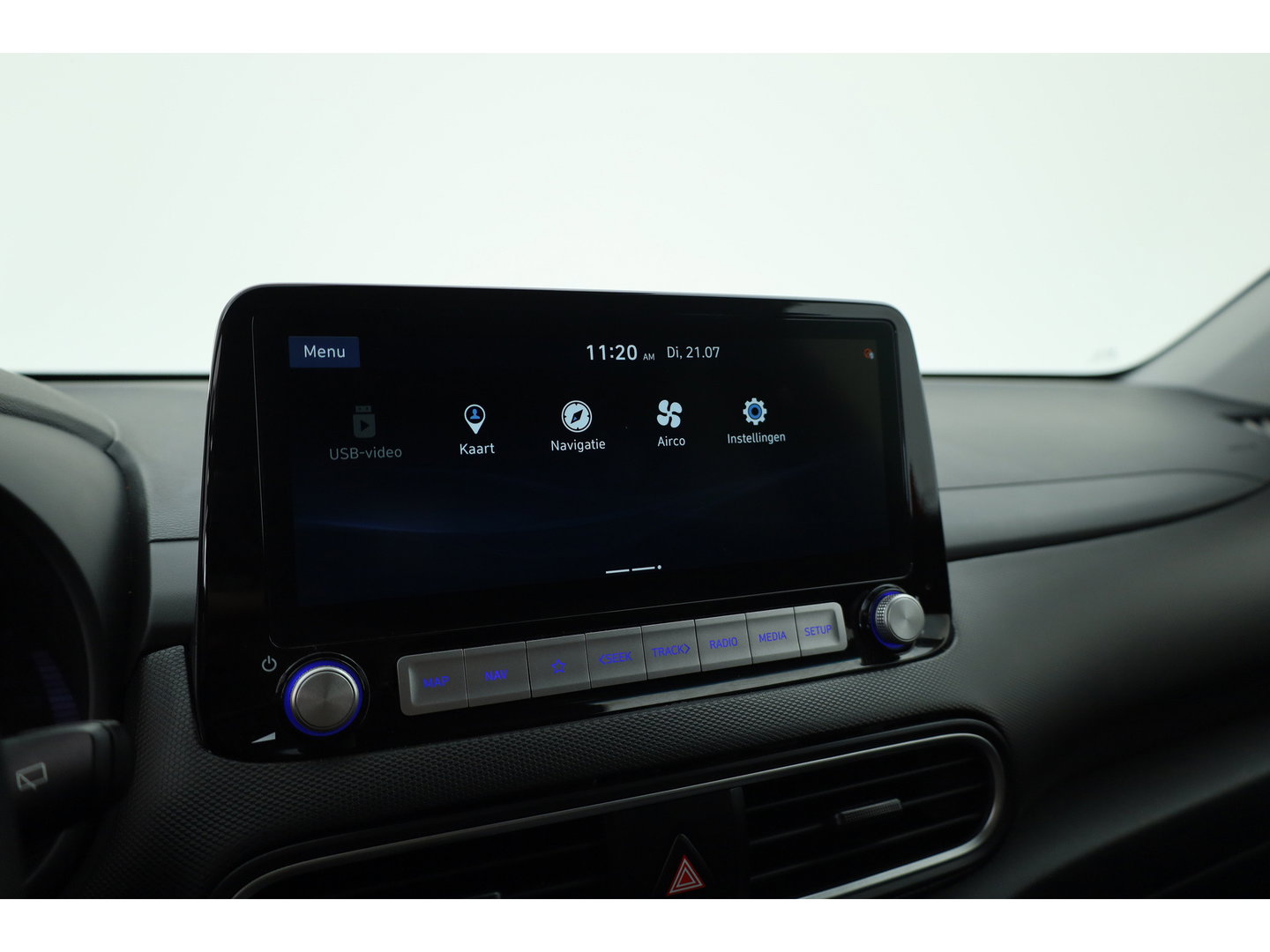 Hyundai KONA EV Premium 64 kWh | Rijklaar ! |SOH 96.6% | Warmtepomp | HUD | Krell | Adapt. Cruise | Camera | Stoel- Stuurverw. | Keyless | Leder