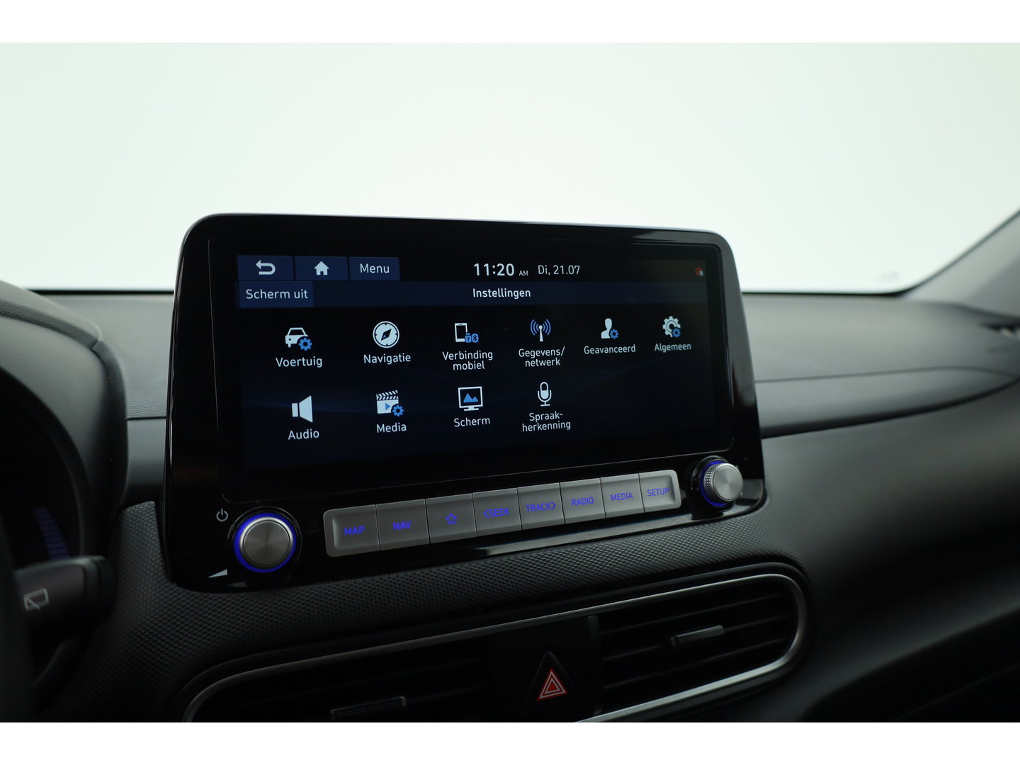 Hyundai KONA EV Premium 64 kWh | Rijklaar ! |SOH 96.6% | Warmtepomp | HUD | Krell | Adapt. Cruise | Camera | Stoel- Stuurverw. | Keyless | Leder