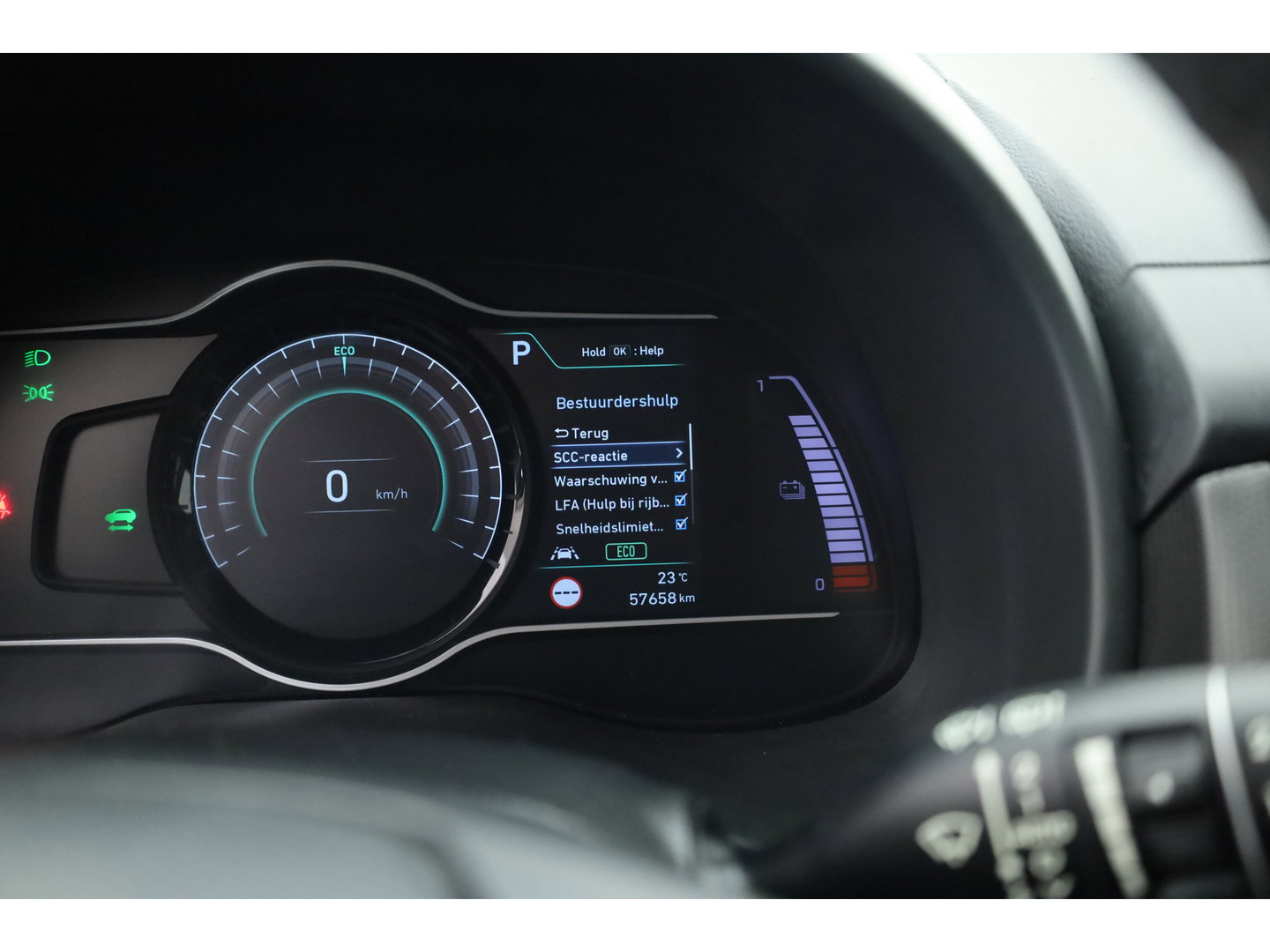 Hyundai KONA EV Premium 64 kWh | Rijklaar ! |SOH 96.6% | Warmtepomp | HUD | Krell | Adapt. Cruise | Camera | Stoel- Stuurverw. | Keyless | Leder