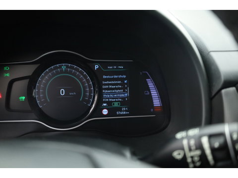 Hyundai KONA EV Premium 64 kWh | Rijklaar ! |SOH 96.6% | Warmtepomp | HUD | Krell | Adapt. Cruise | Camera | Stoel- Stuurverw. | Keyless | Leder