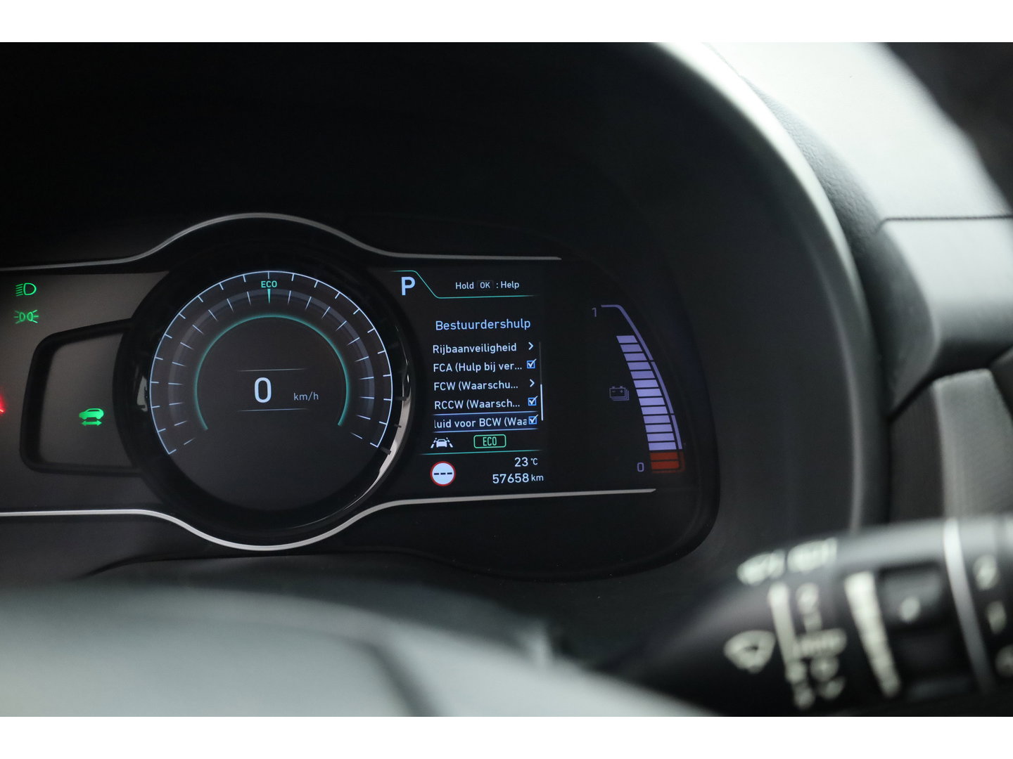 Hyundai KONA EV Premium 64 kWh | Rijklaar ! |SOH 96.6% | Warmtepomp | HUD | Krell | Adapt. Cruise | Camera | Stoel- Stuurverw. | Keyless | Leder