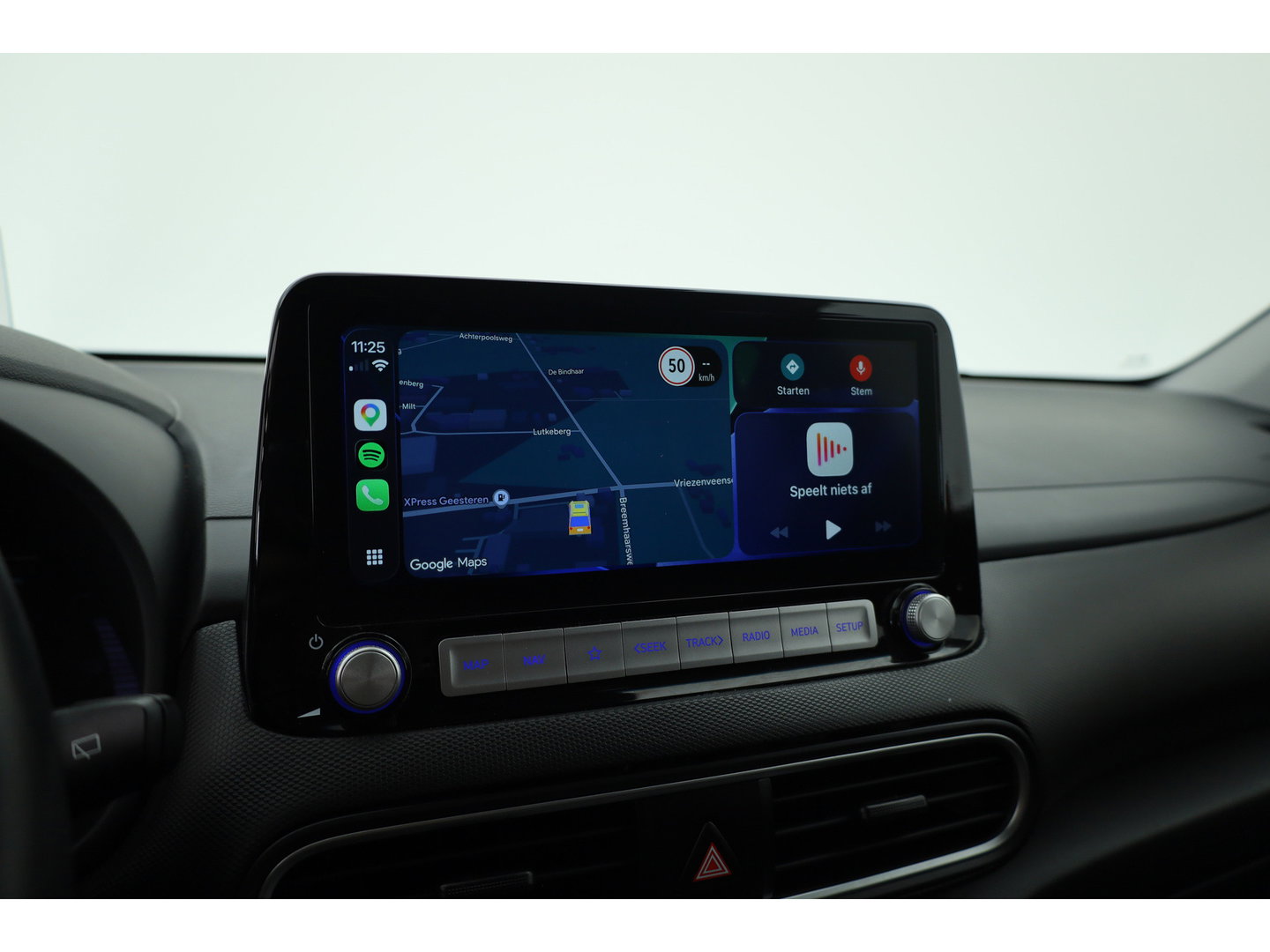Hyundai KONA EV Premium 64 kWh | Rijklaar ! |SOH 96.6% | Warmtepomp | HUD | Krell | Adapt. Cruise | Camera | Stoel- Stuurverw. | Keyless | Leder