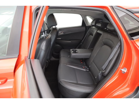 Hyundai KONA EV Premium 64 kWh | Rijklaar ! |SOH 96.6% | Warmtepomp | HUD | Krell | Adapt. Cruise | Camera | Stoel- Stuurverw. | Keyless | Leder