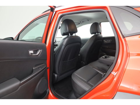 Hyundai KONA EV Premium 64 kWh | Rijklaar ! |SOH 96.6% | Warmtepomp | HUD | Krell | Adapt. Cruise | Camera | Stoel- Stuurverw. | Keyless | Leder