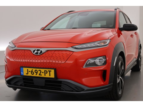 Hyundai KONA EV Premium 64 kWh | Rijklaar ! |SOH 96.6% | Warmtepomp | HUD | Krell | Adapt. Cruise | Camera | Stoel- Stuurverw. | Keyless | Leder