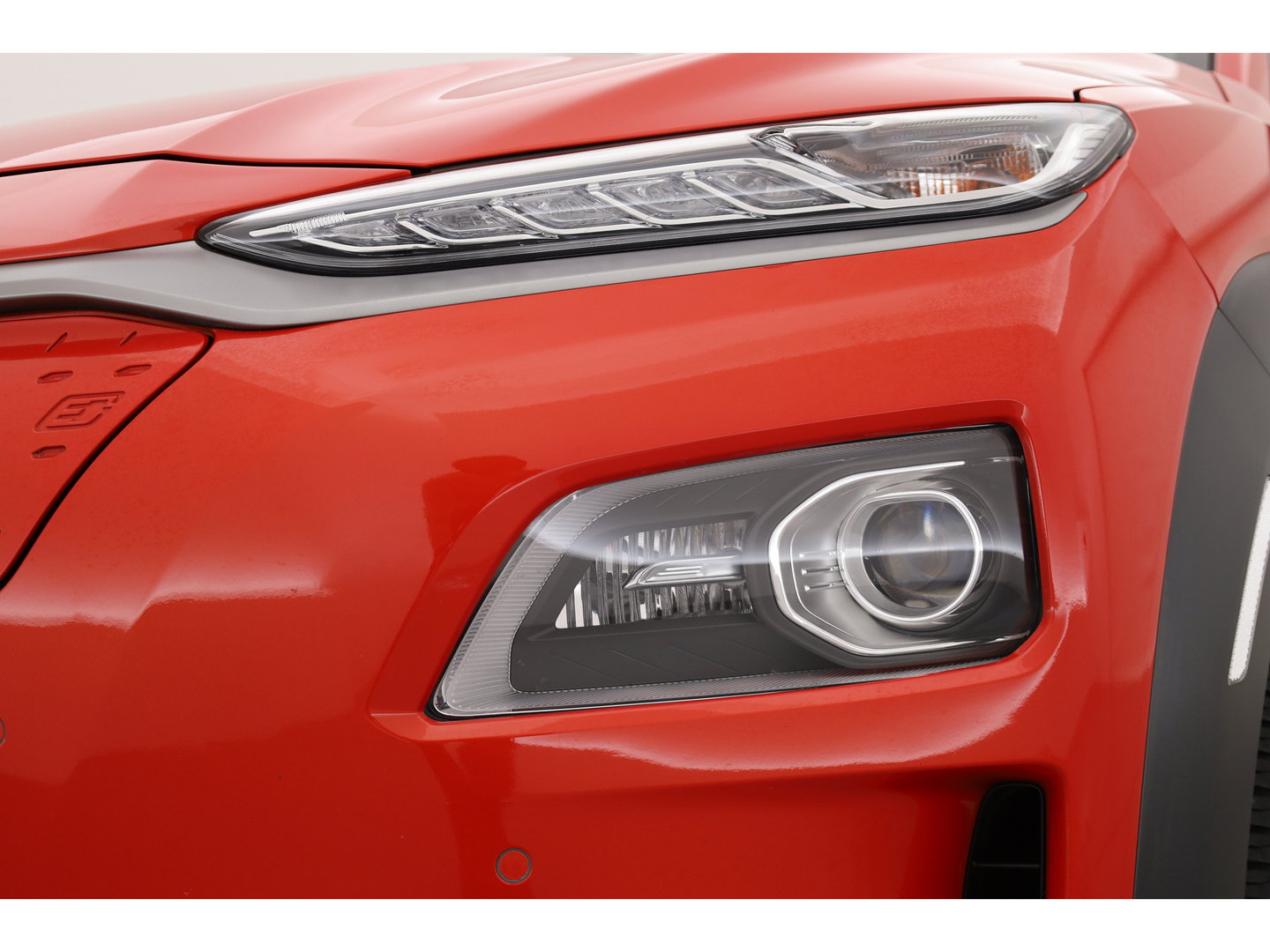 Hyundai KONA EV Premium 64 kWh | Rijklaar ! |SOH 96.6% | Warmtepomp | HUD | Krell | Adapt. Cruise | Camera | Stoel- Stuurverw. | Keyless | Leder