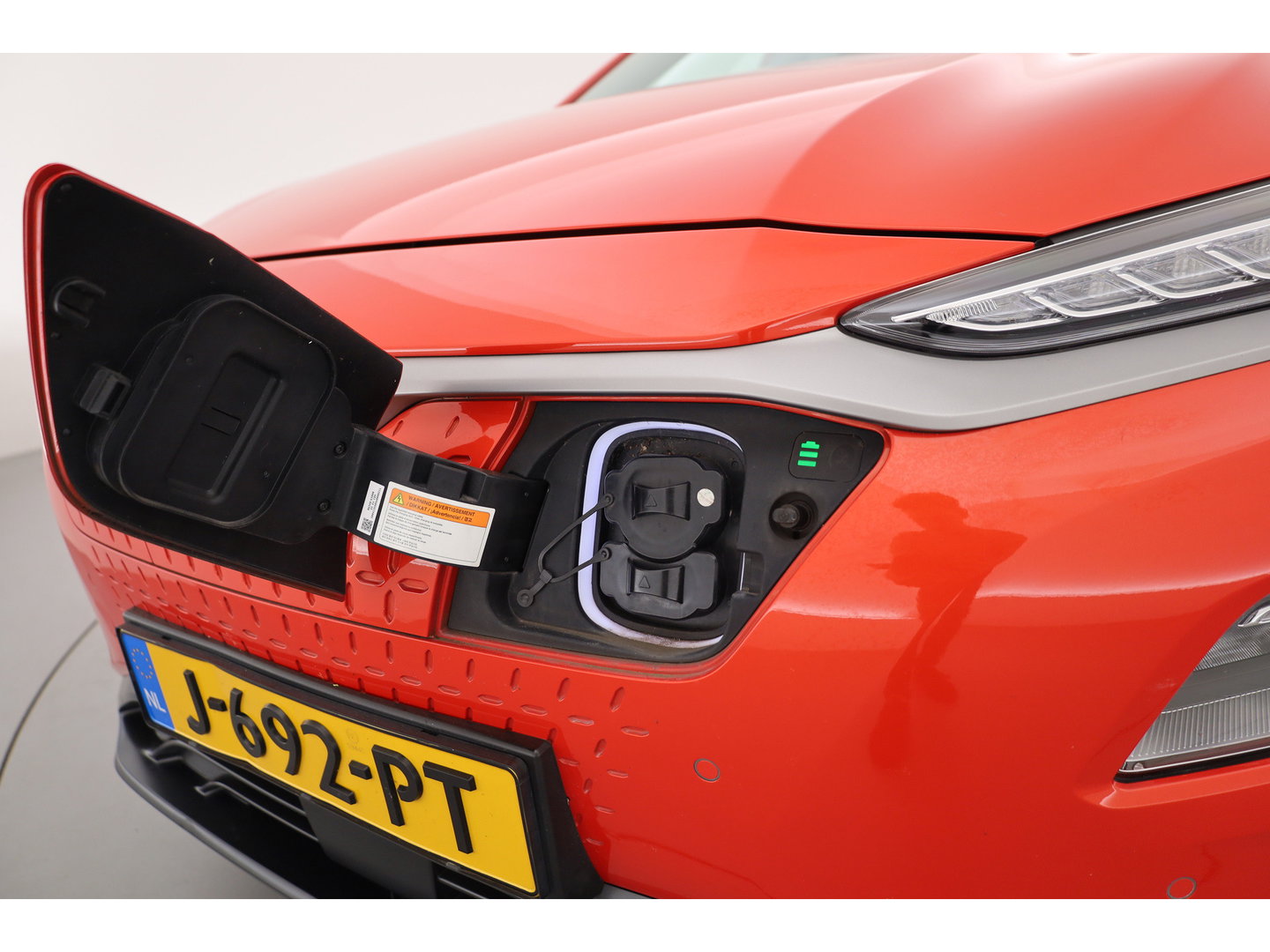 Hyundai KONA EV Premium 64 kWh | Rijklaar ! |SOH 96.6% | Warmtepomp | HUD | Krell | Adapt. Cruise | Camera | Stoel- Stuurverw. | Keyless | Leder