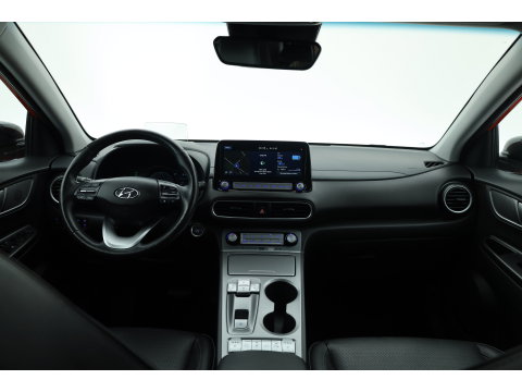Hyundai KONA EV Premium 64 kWh | Rijklaar ! |SOH 96.6% | Warmtepomp | HUD | Krell | Adapt. Cruise | Camera | Stoel- Stuurverw. | Keyless | Leder