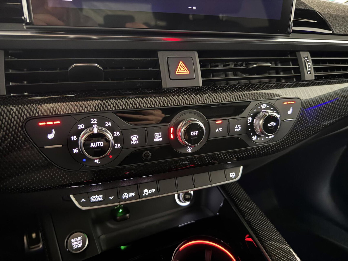 Audi A4 Avant 40 TDI S-Line Black Edition Sfeer Carplay Camera