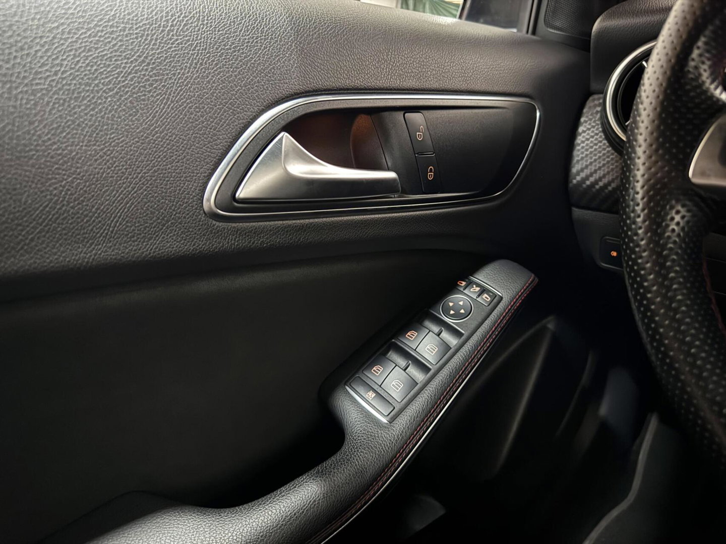 Mercedes-Benz A-Klasse 200 AMG Carplay Navi Cruise Stoelver. Clima