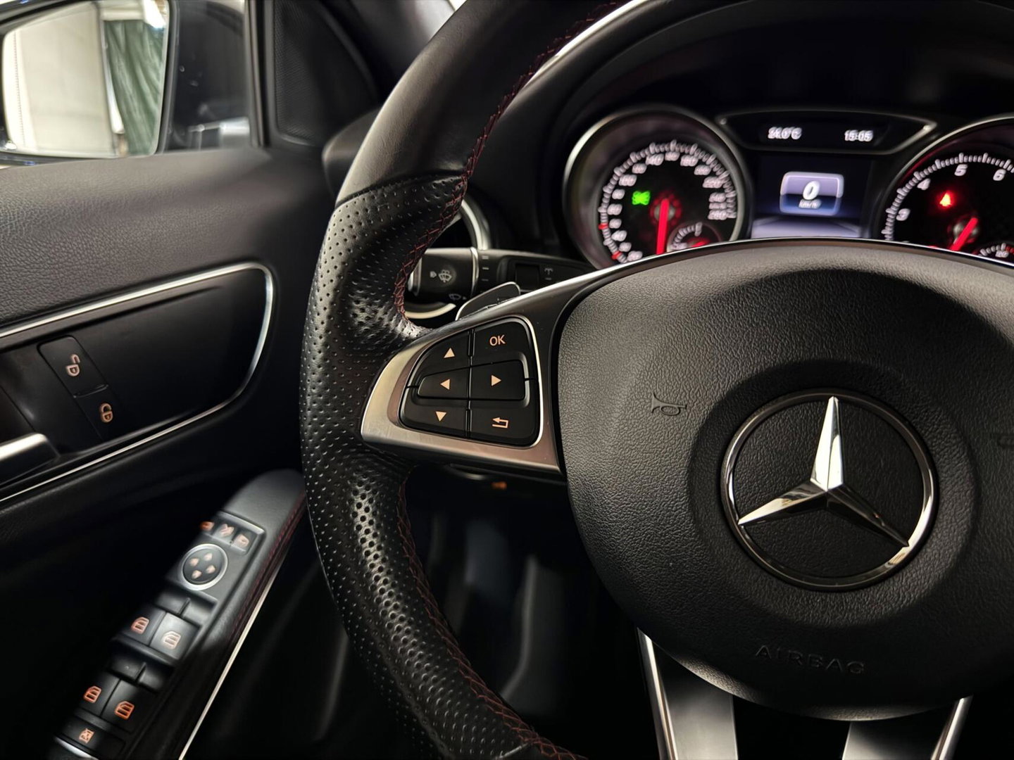 Mercedes-Benz A-Klasse 200 AMG Carplay Navi Cruise Stoelver. Clima