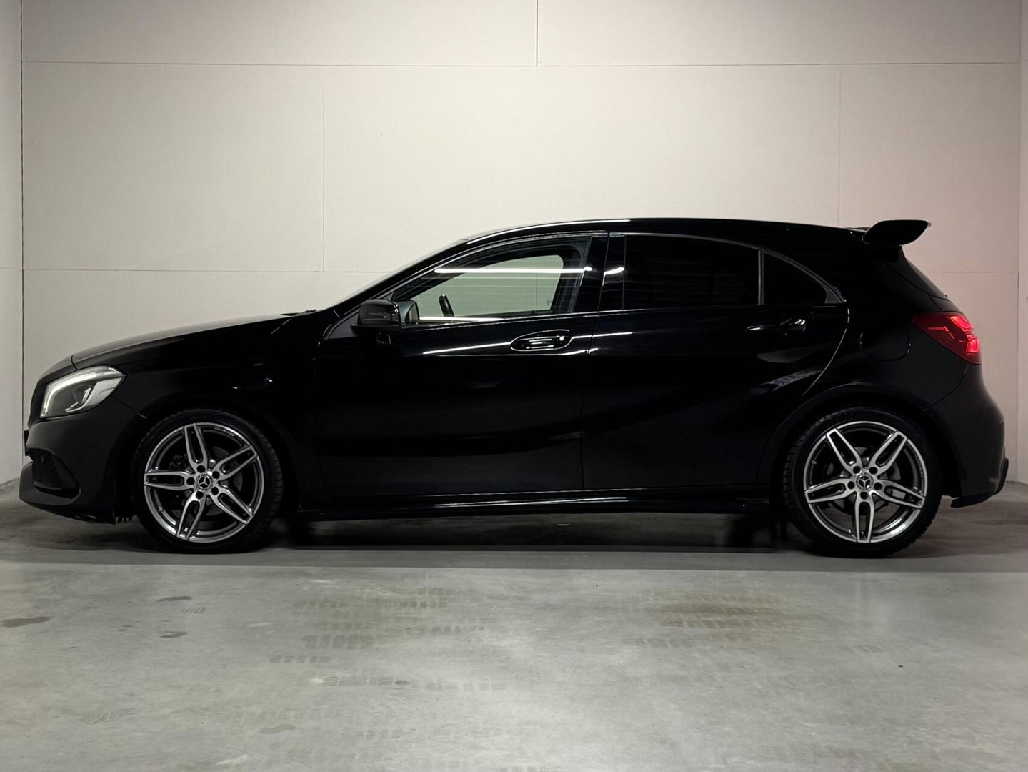 Mercedes-Benz A-Klasse 200 AMG Carplay Navi Cruise Stoelver. Clima
