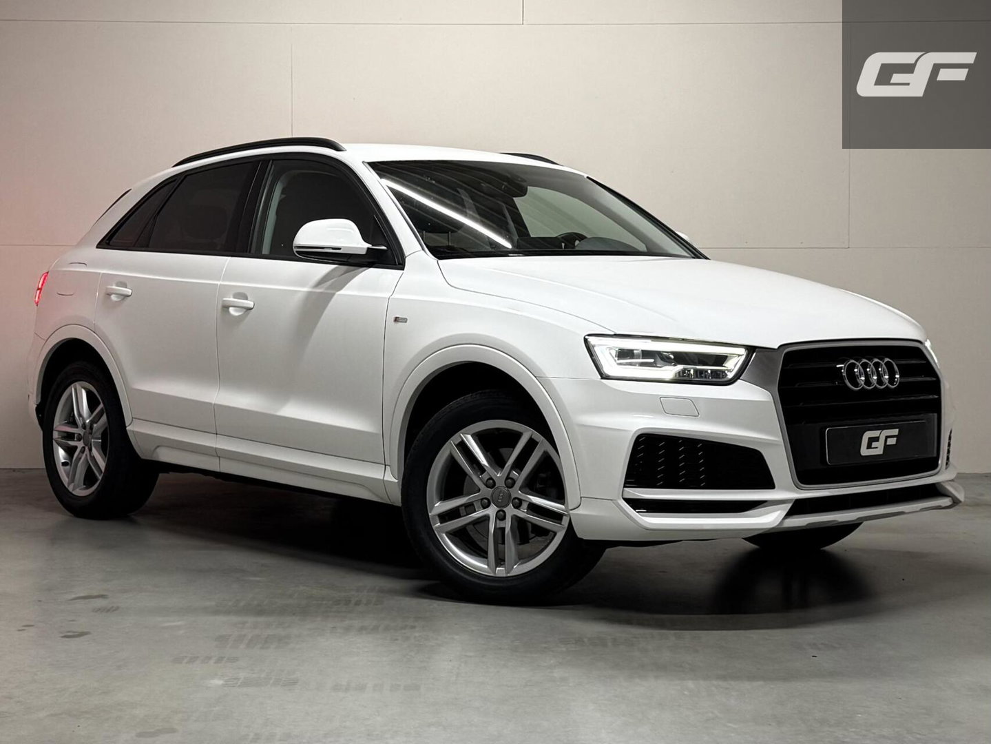 Audi Q3 1.4 TFSI CoD S-line Navi Clima Stoelver. Trekh.