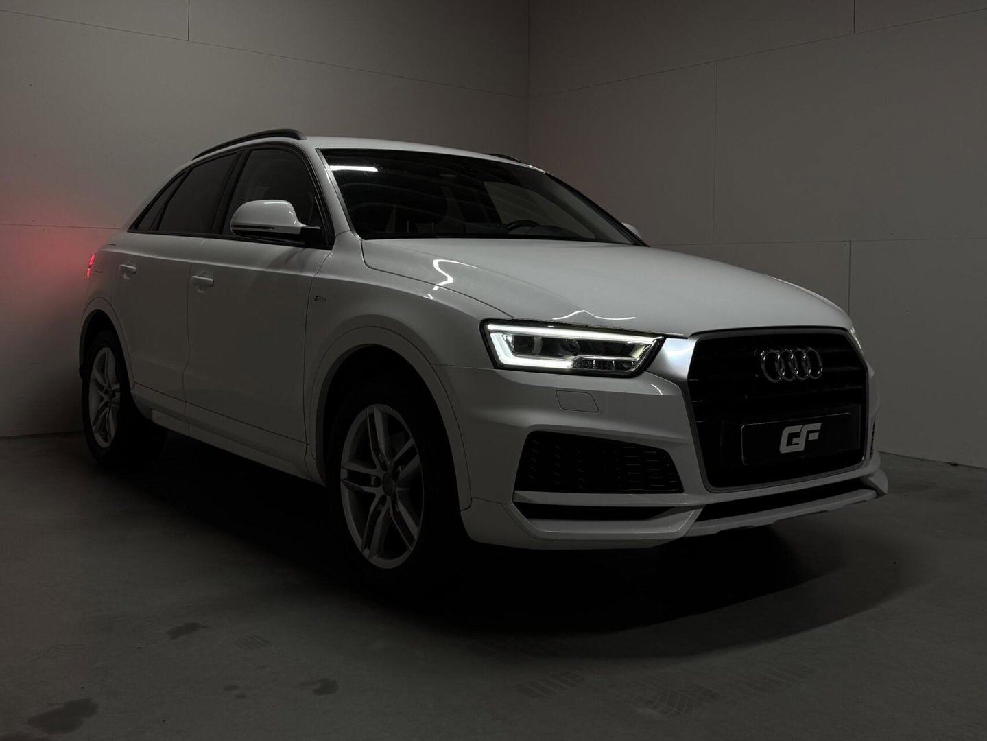Audi Q3 1.4 TFSI CoD S-line Navi Clima Stoelver. Trekh.