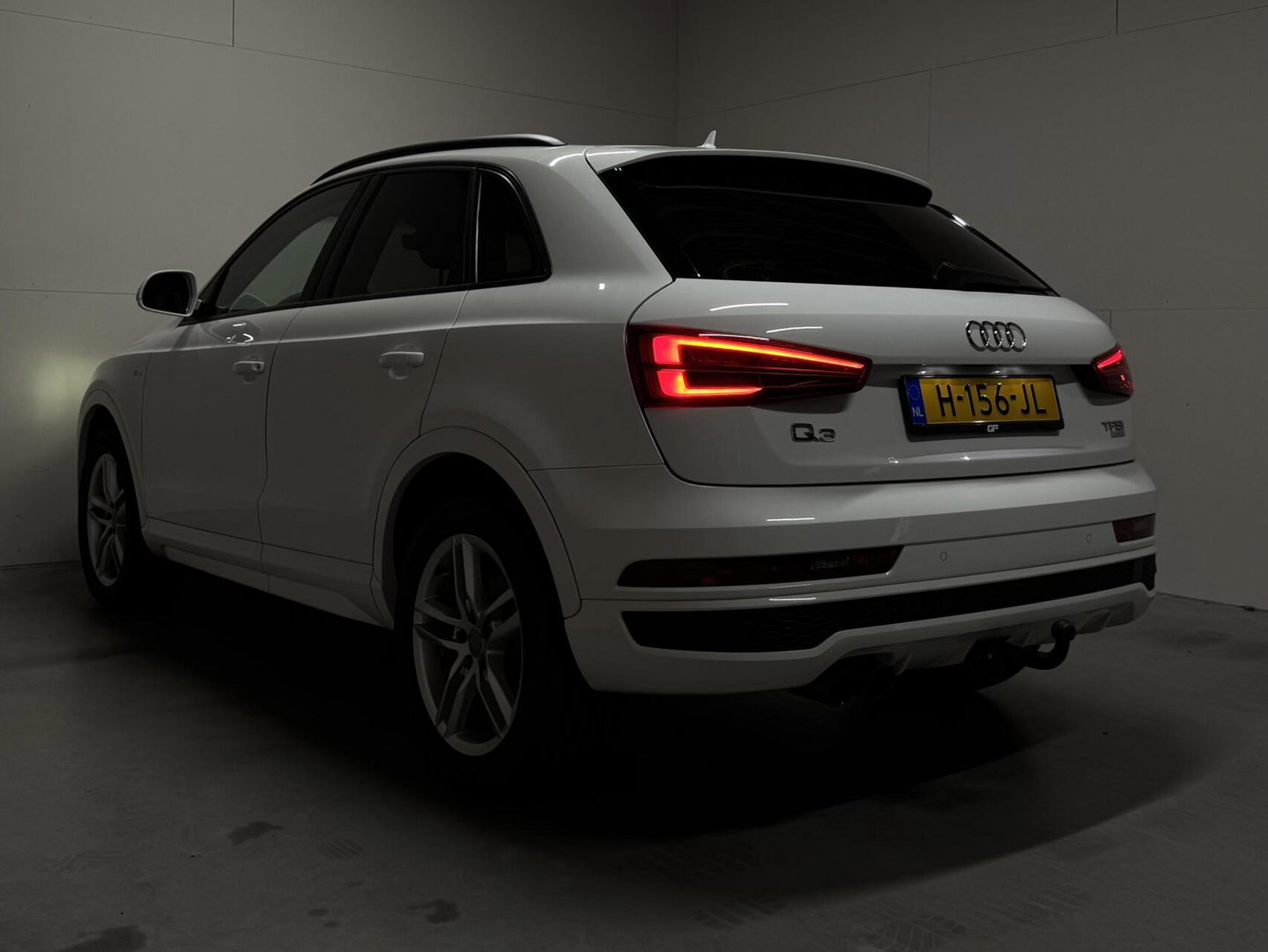 Audi Q3 1.4 TFSI CoD S-line Navi Clima Stoelver. Trekh.