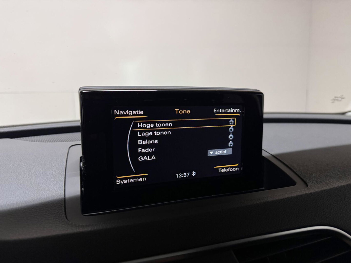 Audi Q3 1.4 TFSI CoD S-line Navi Clima Stoelver. Trekh.