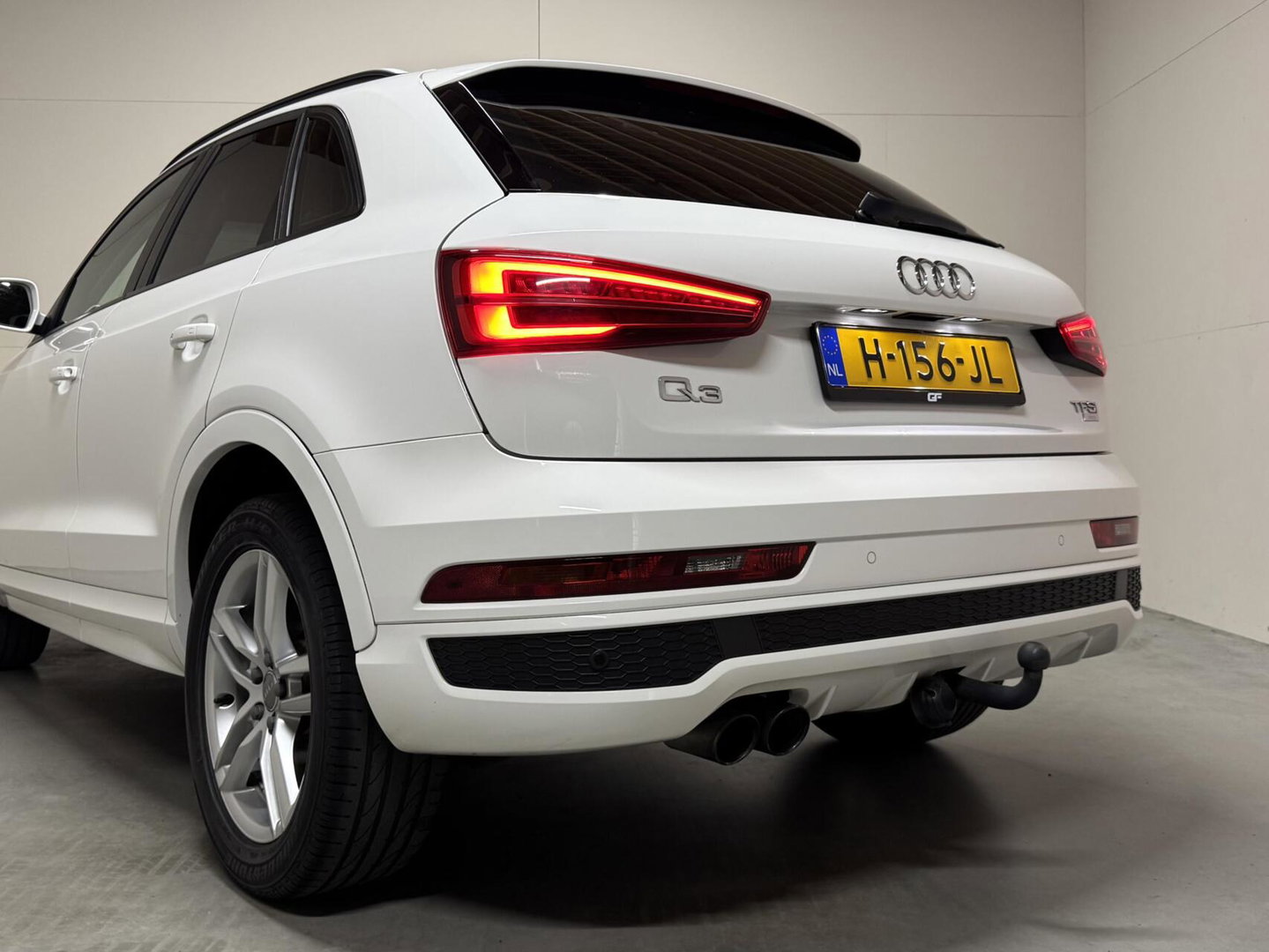 Audi Q3 1.4 TFSI CoD S-line Navi Clima Stoelver. Trekh.