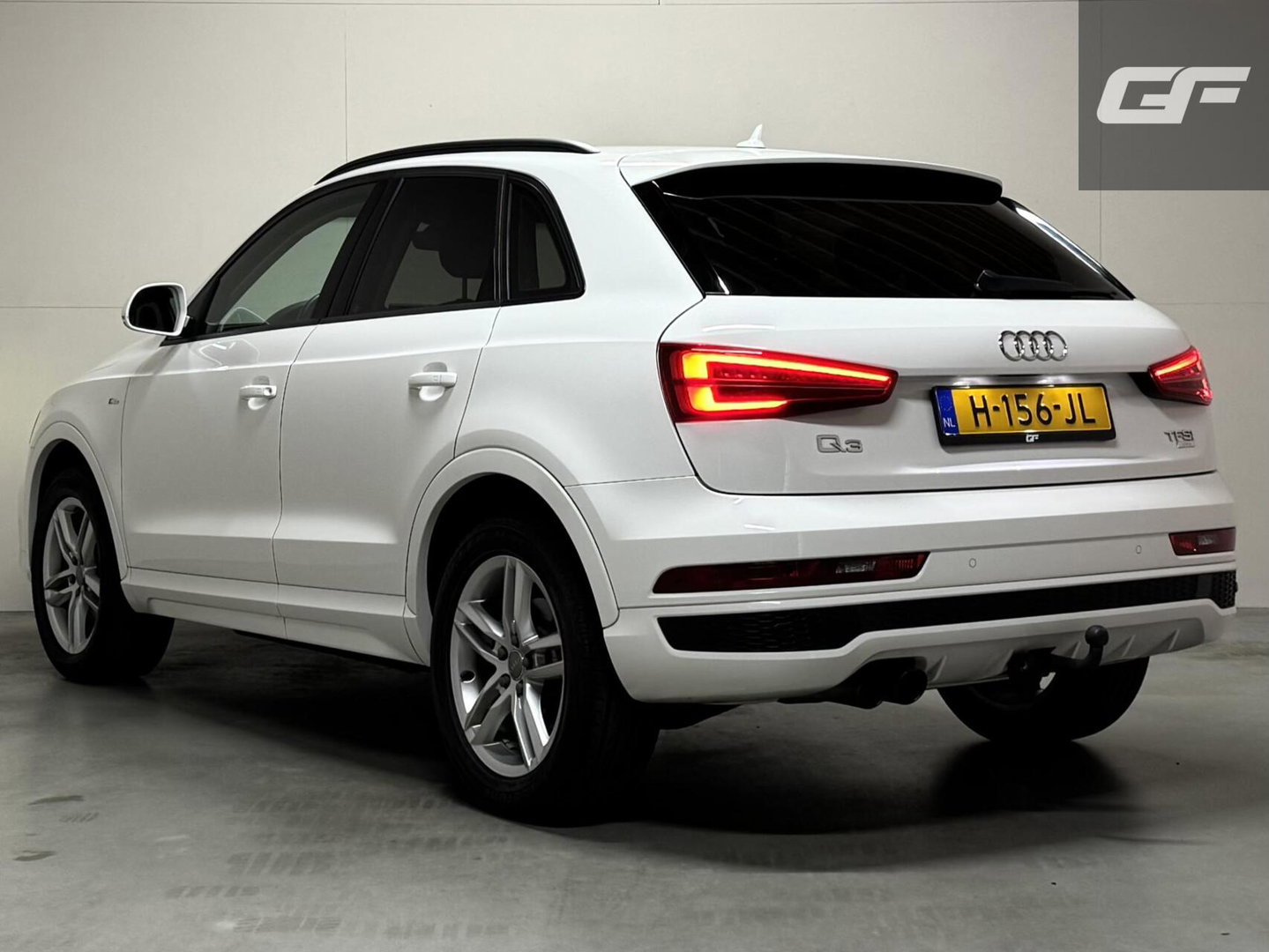 Audi Q3 1.4 TFSI CoD S-line Navi Clima Stoelver. Trekh.