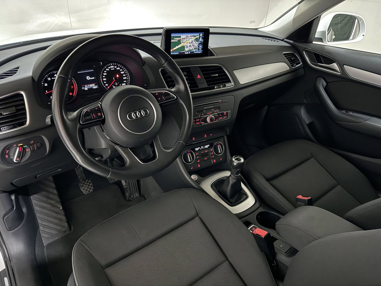 Audi Q3 1.4 TFSI CoD S-line Navi Clima Stoelver. Trekh.