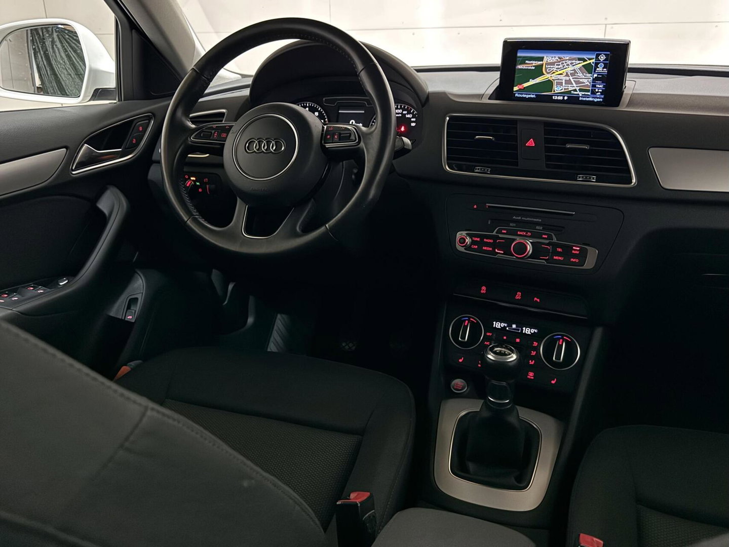 Audi Q3 1.4 TFSI CoD S-line Navi Clima Stoelver. Trekh.