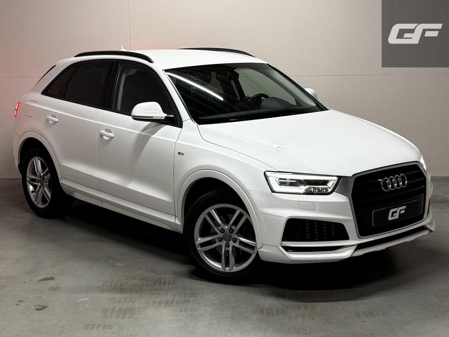 Audi Q3 1.4 TFSI CoD S-line Navi Clima Stoelver. Trekh.