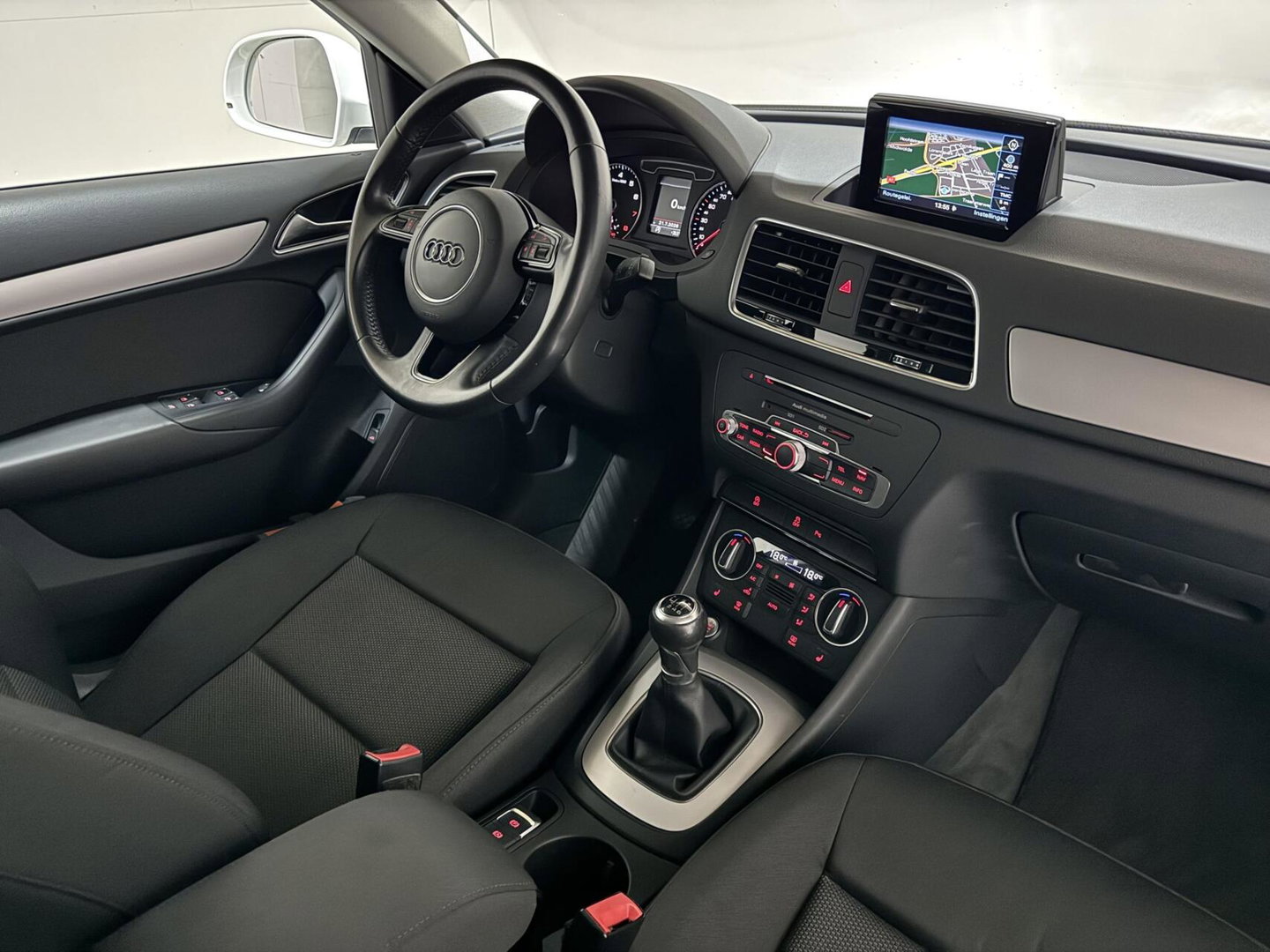 Audi Q3 1.4 TFSI CoD S-line Navi Clima Stoelver. Trekh.