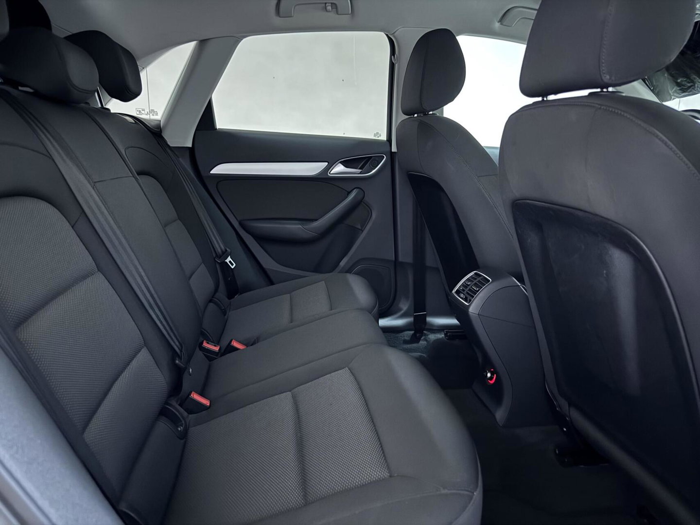 Audi Q3 1.4 TFSI CoD S-line Navi Clima Stoelver. Trekh.