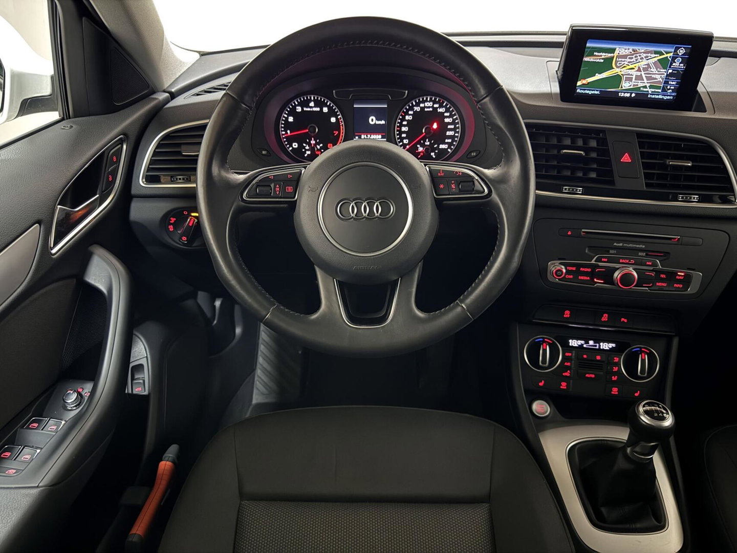Audi Q3 1.4 TFSI CoD S-line Navi Clima Stoelver. Trekh.