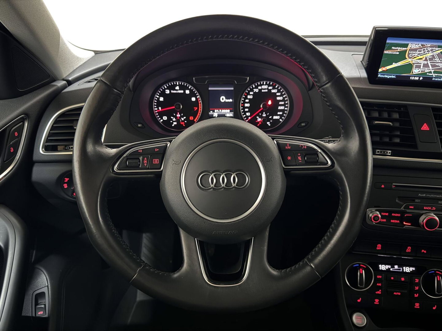 Audi Q3 1.4 TFSI CoD S-line Navi Clima Stoelver. Trekh.