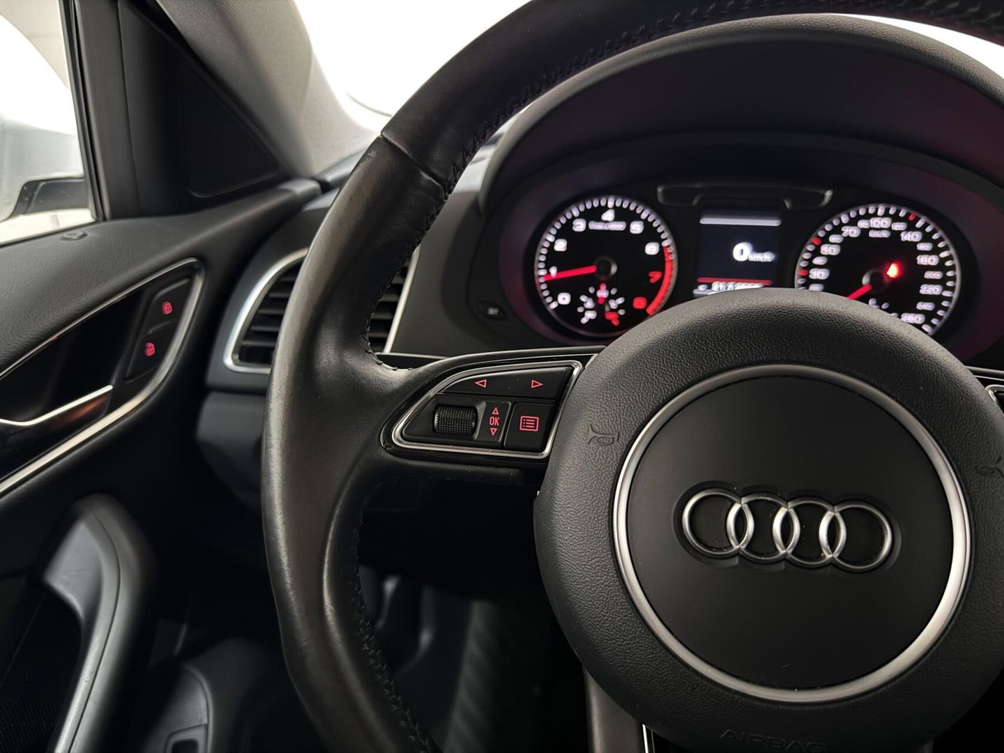 Audi Q3 1.4 TFSI CoD S-line Navi Clima Stoelver. Trekh.