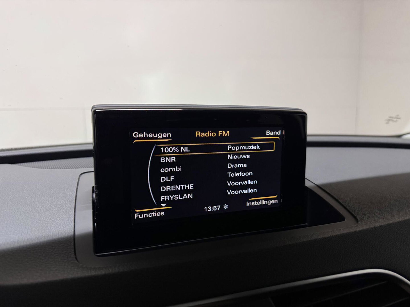 Audi Q3 1.4 TFSI CoD S-line Navi Clima Stoelver. Trekh.