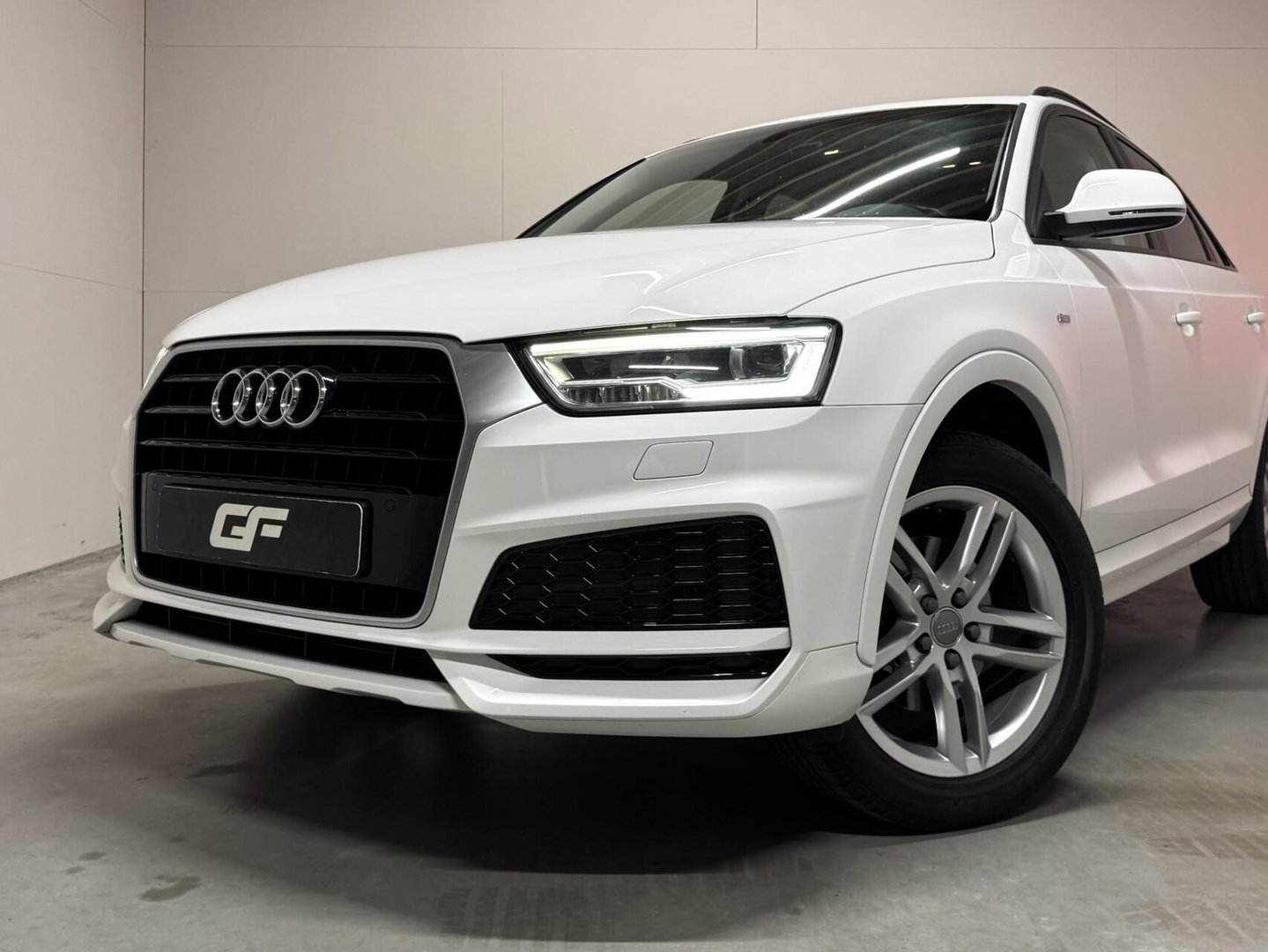 Audi Q3 1.4 TFSI CoD S-line Navi Clima Stoelver. Trekh.
