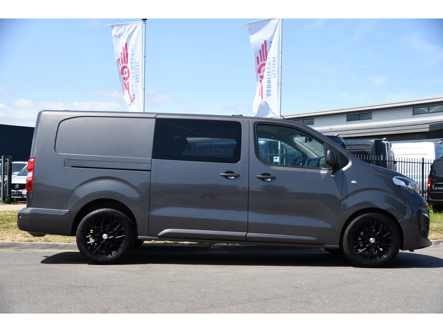 Peugeot Expert 2.0 BlueHDI 180 L3 DC PB Edition 360 Camera, Cruise, Carplay, 2 x Schuifdeur, 177pk, Automaat, Trekhaak, Multimedia, Clima, Uniek!