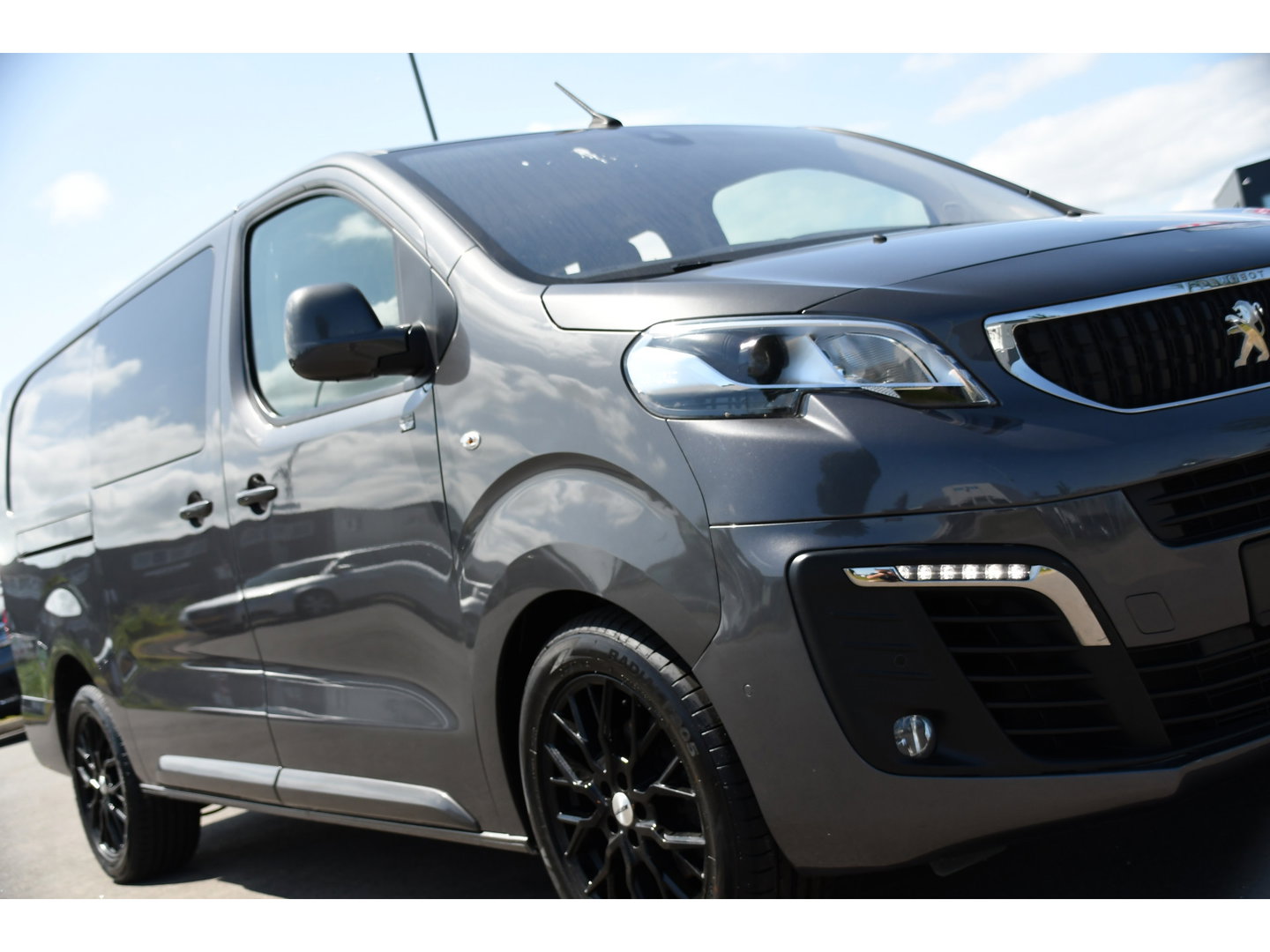 Peugeot Expert 2.0 BlueHDI 180 L3 DC PB Edition 360 Camera, Cruise, Carplay, 2 x Schuifdeur, 177pk, Automaat, Trekhaak, Multimedia, Clima, Uniek!