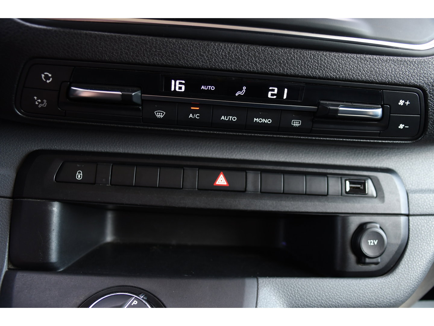 Peugeot Expert 2.0 BlueHDI 180 L3 DC PB Edition 360 Camera, Cruise, Carplay, 2 x Schuifdeur, 177pk, Automaat, Trekhaak, Multimedia, Clima, Uniek!