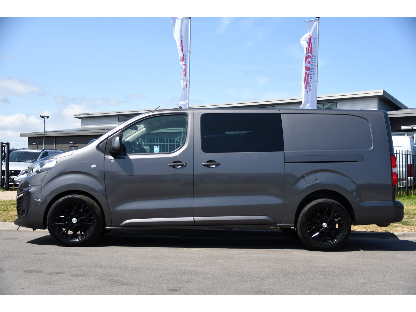 Peugeot Expert 2.0 BlueHDI 180 L3 DC PB Edition 360 Camera, Cruise, Carplay, 2 x Schuifdeur, 177pk, Automaat, Trekhaak, Multimedia, Clima, Uniek!