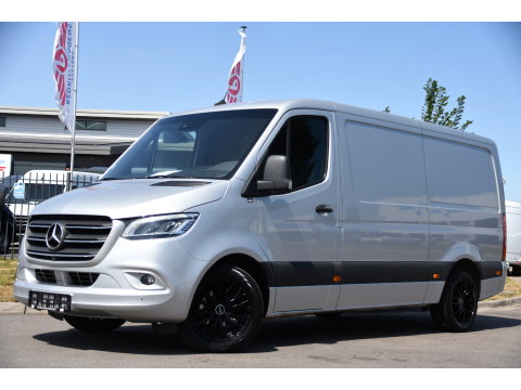 Mercedes-Benz Sprinter 319 V6 3.0 CDI L2H1 PB Edition 360 Camera, Adaptieve Cruise, Carplay, 3500kg Trekhaak, LED, 10,5'' Mbux, Sensoren, Leder, Stoelverwarming, Uniek!