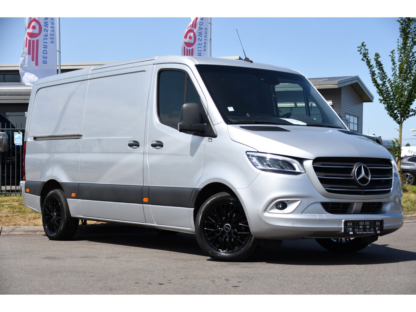 Mercedes-Benz Sprinter 319 V6 3.0 CDI L2H1 PB Edition 360 Camera, Adaptieve Cruise, Carplay, 3500kg Trekhaak, LED, 10,5'' Mbux, Sensoren, Leder, Stoelverwarming, Uniek!