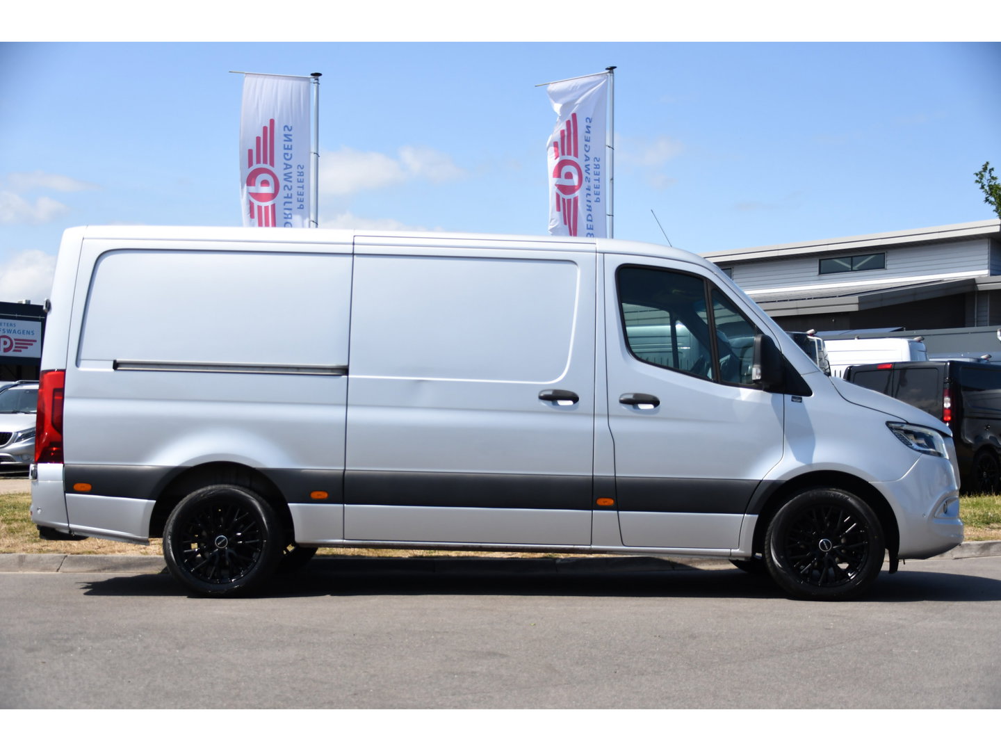 Mercedes-Benz Sprinter 319 V6 3.0 CDI L2H1 PB Edition 360 Camera, Adaptieve Cruise, Carplay, 3500kg Trekhaak, LED, 10,5'' Mbux, Sensoren, Leder, Stoelverwarming, Uniek!