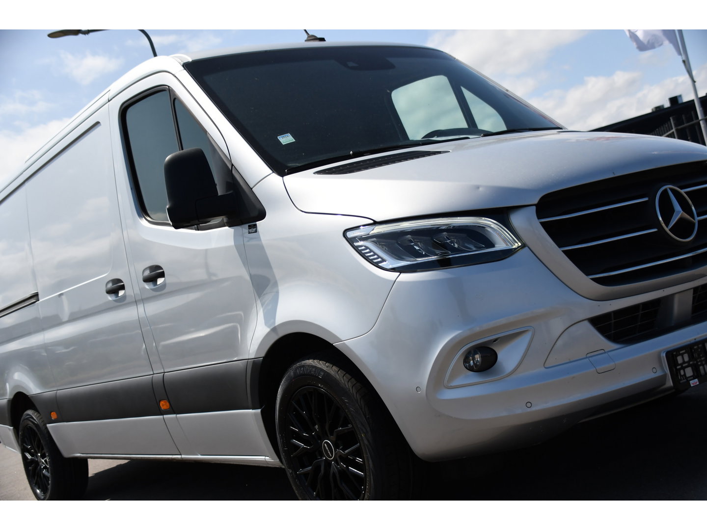 Mercedes-Benz Sprinter 319 V6 3.0 CDI L2H1 PB Edition 360 Camera, Adaptieve Cruise, Carplay, 3500kg Trekhaak, LED, 10,5'' Mbux, Sensoren, Leder, Stoelverwarming, Uniek!