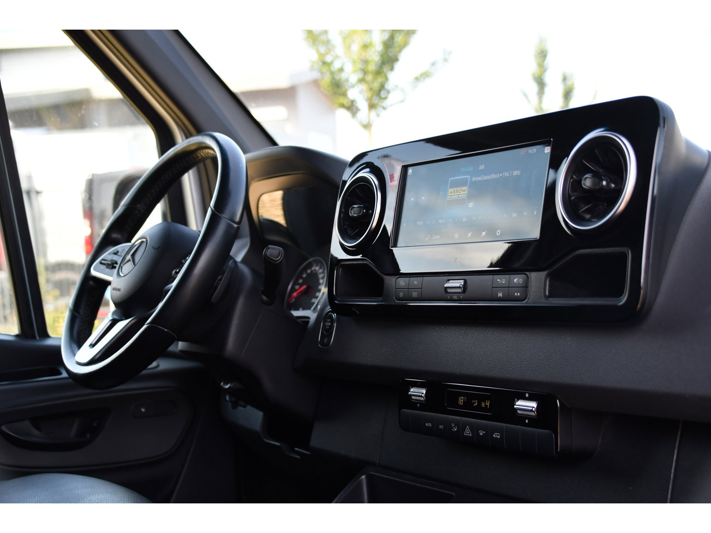 Mercedes-Benz Sprinter 319 V6 3.0 CDI L2H1 PB Edition 360 Camera, Adaptieve Cruise, Carplay, 3500kg Trekhaak, LED, 10,5'' Mbux, Sensoren, Leder, Stoelverwarming, Uniek!