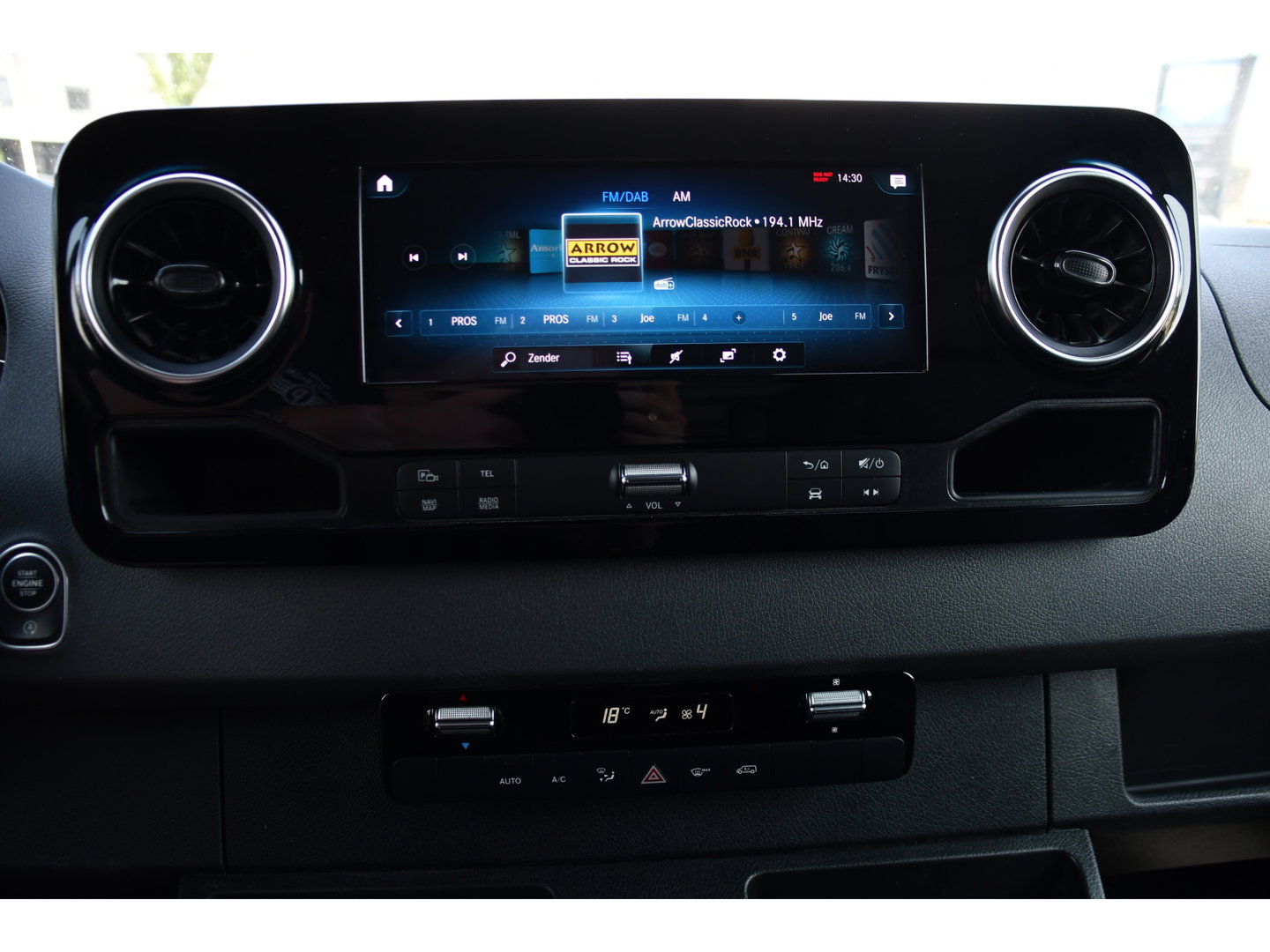 Mercedes-Benz Sprinter 319 V6 3.0 CDI L2H1 PB Edition 360 Camera, Adaptieve Cruise, Carplay, 3500kg Trekhaak, LED, 10,5'' Mbux, Sensoren, Leder, Stoelverwarming, Uniek!